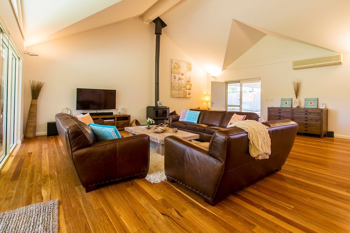 The Willows—A Lush Beachside Retreat for Families gallery image 3