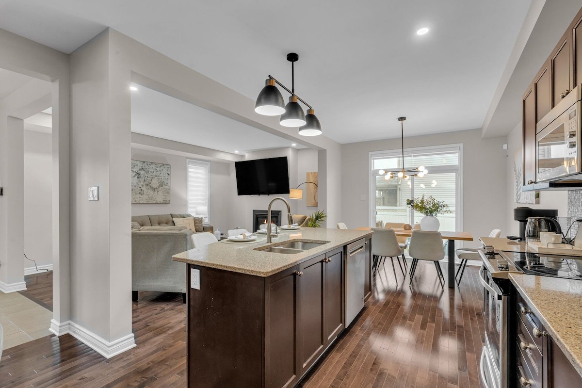 Luxurious and Beautiful, Ottawa gallery image 4