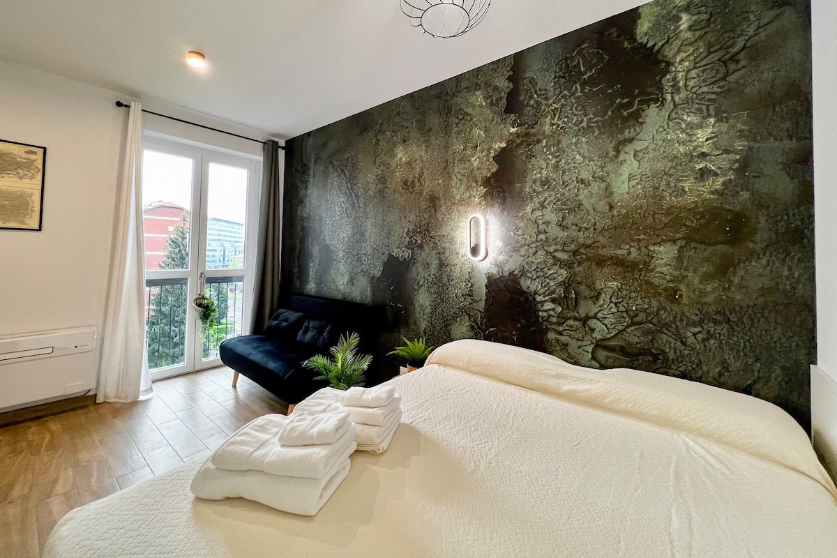 Two Adjacent Apartments – 10 min Duomo & Airport gallery image 3