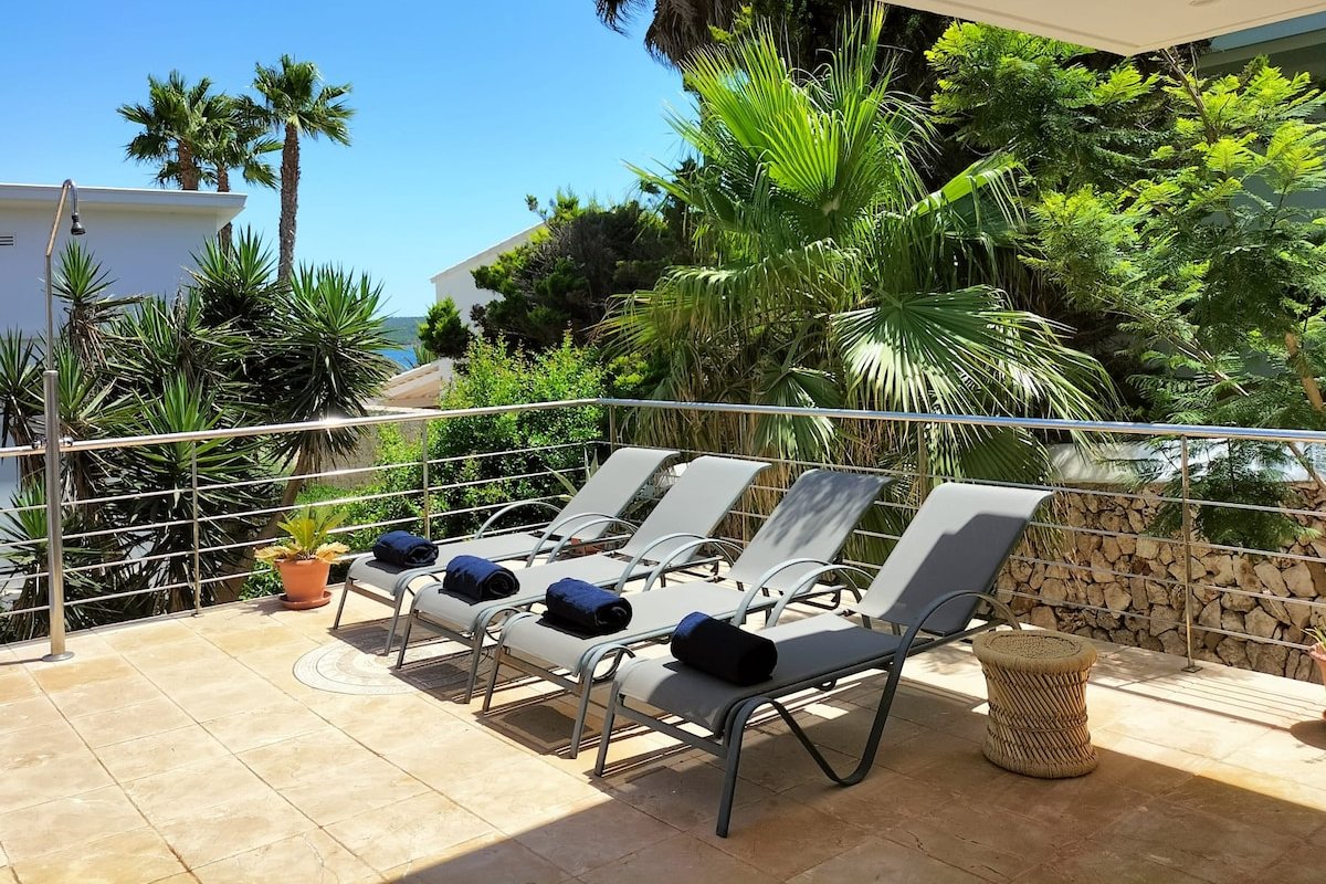 Villa con piscina, vistas mar y aire acondicionado gallery image 5