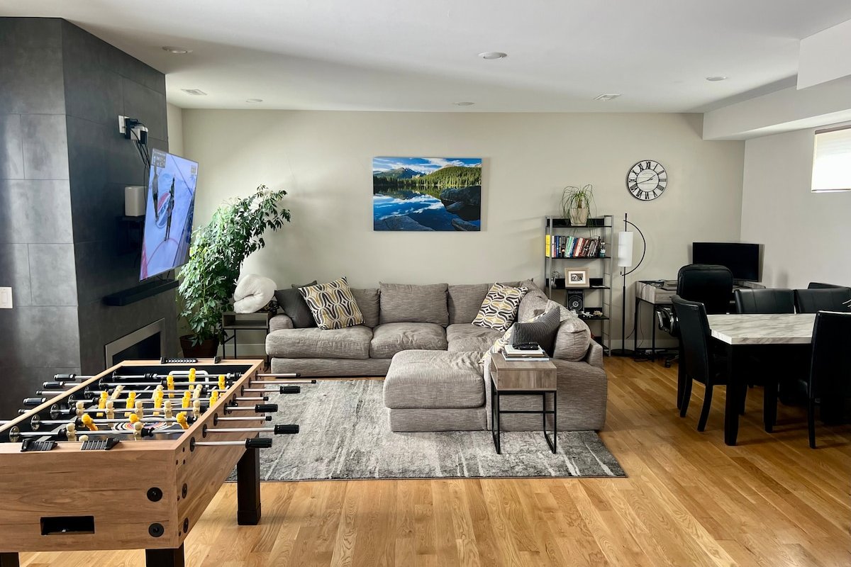 Upscale Modern 3BD Townhouse – Walk to Stadium gallery image 2