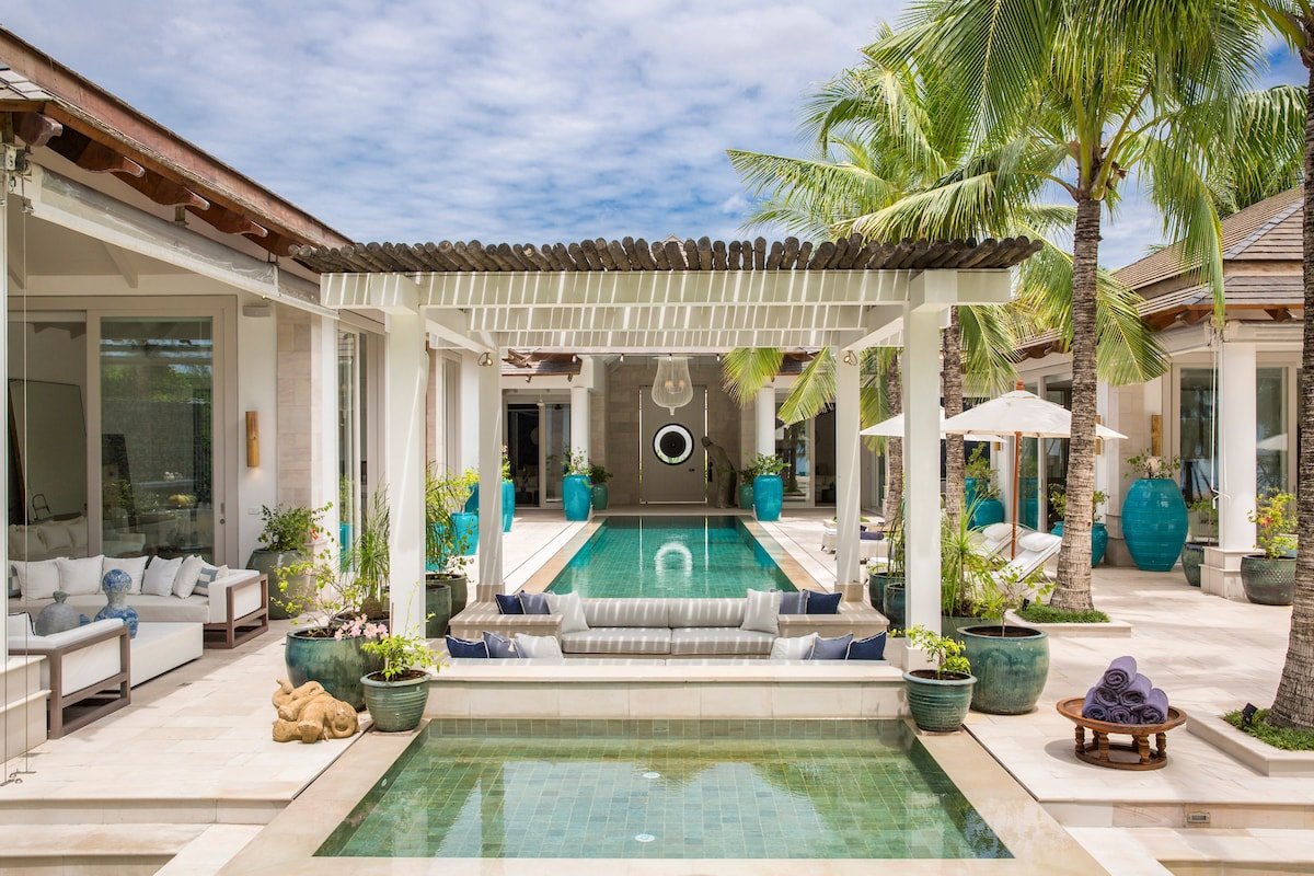 Beachfront, pool, gym, cinema, kids club, chef