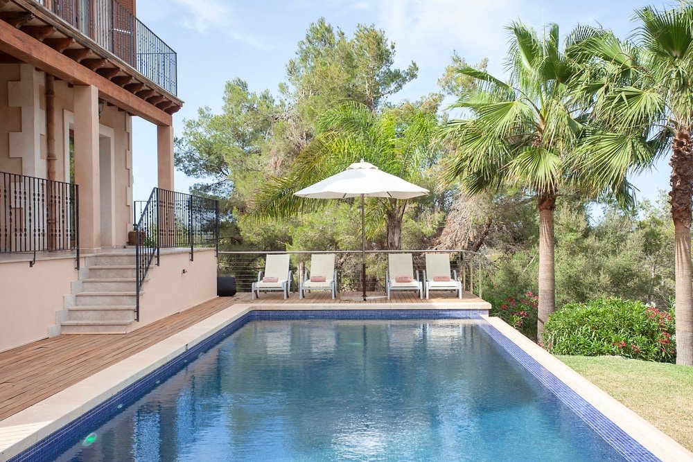 Mountain and sea view Villa gallery image 4