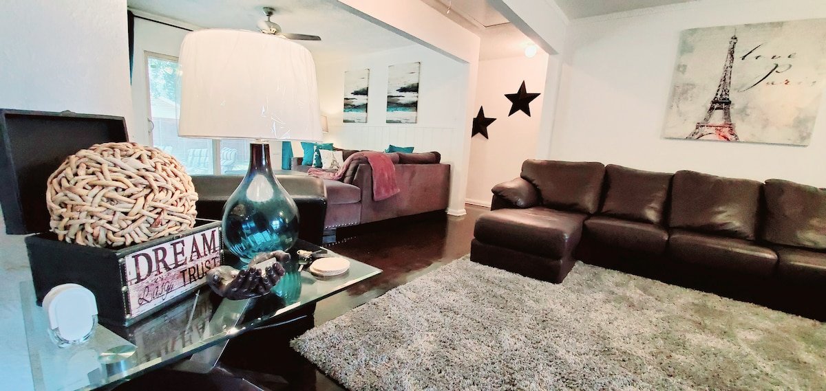 NEWLY Remodeled Sleeps 16/2 Queen,3 Full, 4 Twin gallery image 2