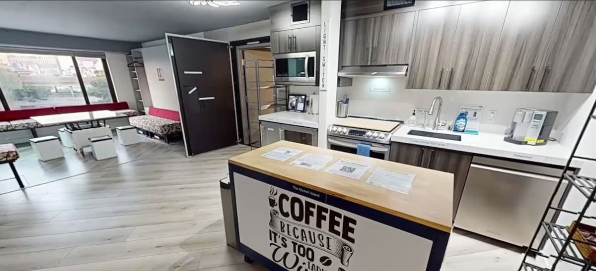 LVStripHouse JC408 + JC406 Modern 3BD/3BA Condo Sleeps 14 gallery image 2