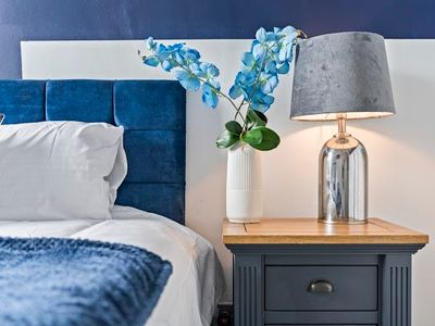 Chic 5 BDR House | 10 Beds | Guests 10 | Parking