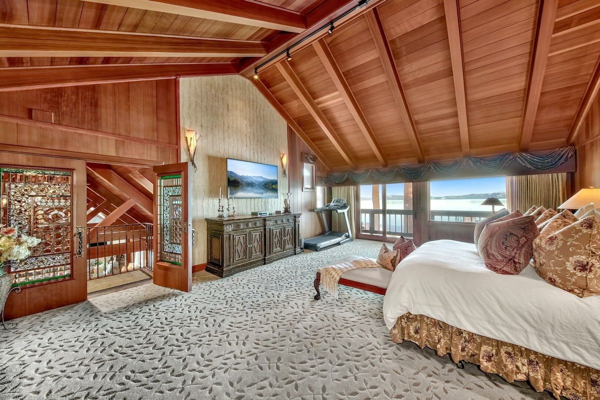 Elegant Waterfront in South Lake Tahoe luxe01 gallery image 2