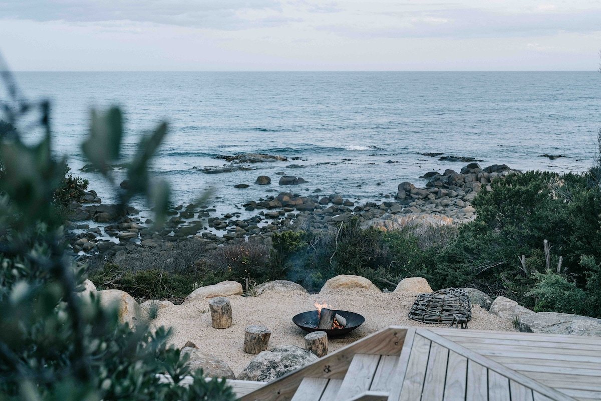 Whale Song ~ Oceanfront Escape gallery image 5