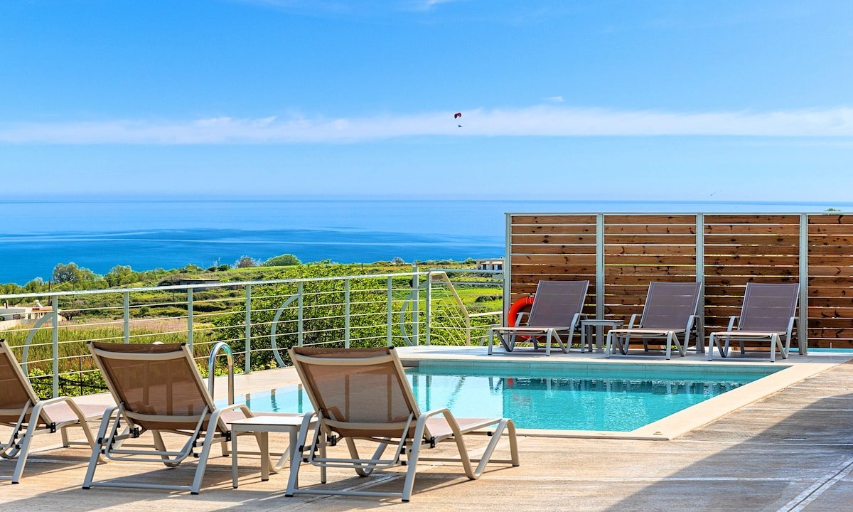 Vista Mare Grand Heated Pools gallery image 5