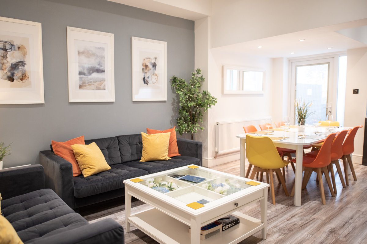 8 Bed, sleeps 10, 3Bath house, over 300 5* reviews