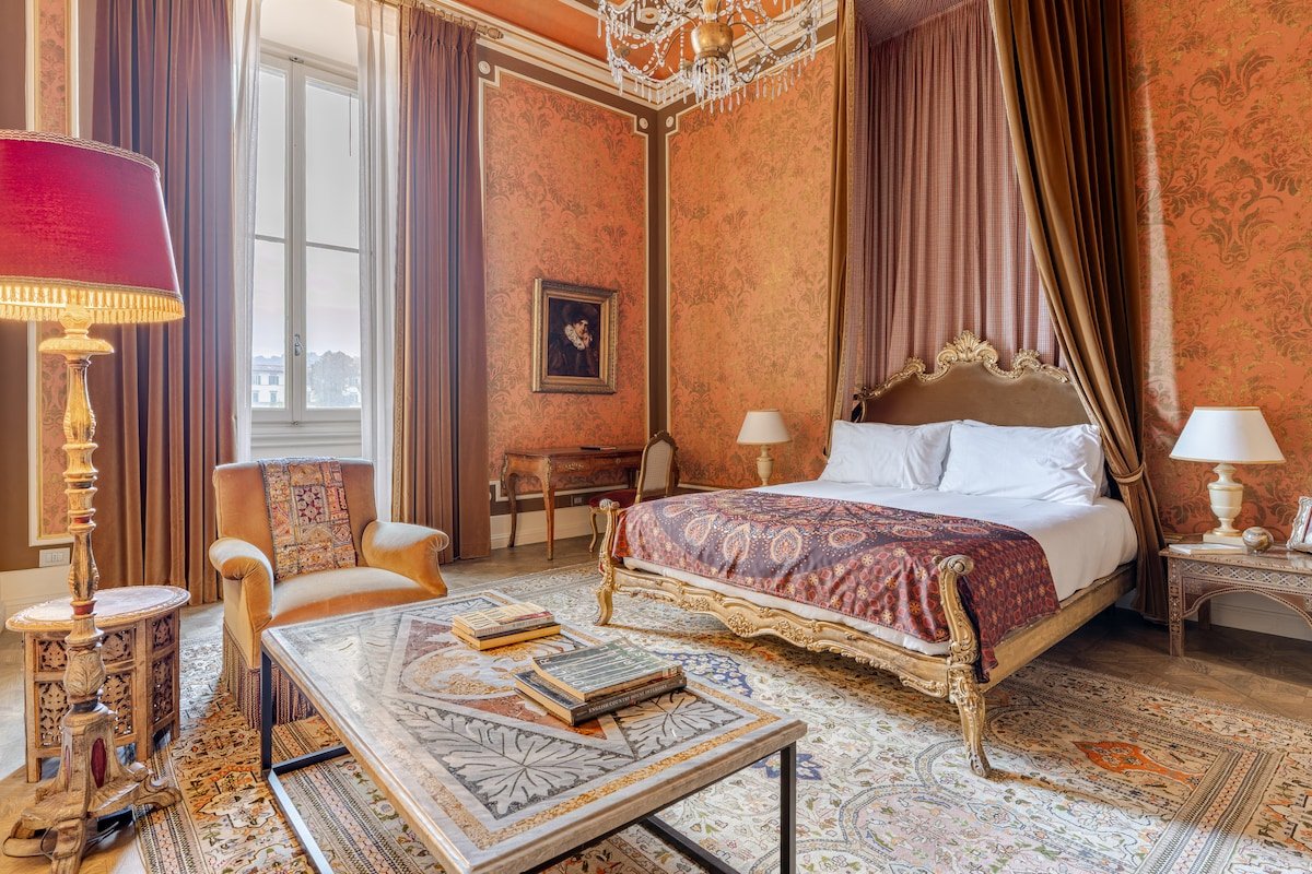 Luxury 3BR Arno River Apartment with Garden gallery image 2