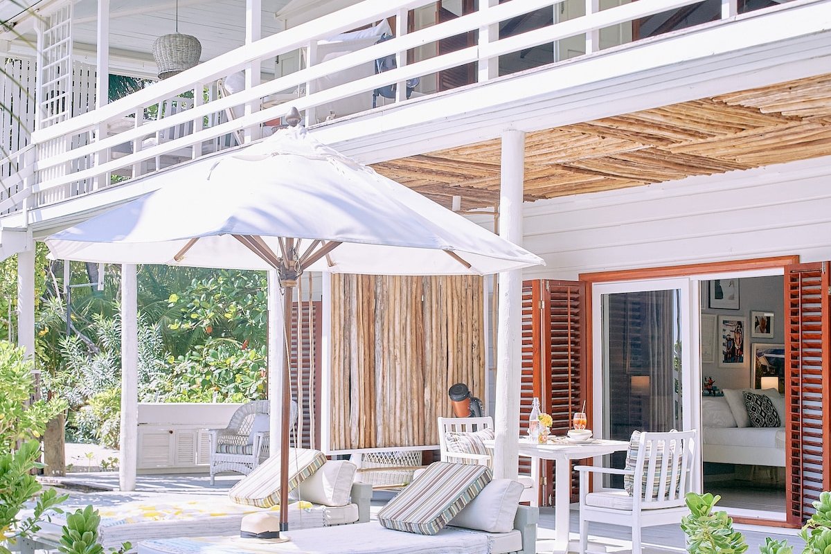 Beachfront w/pool, firepit, family getaway. gallery image 3