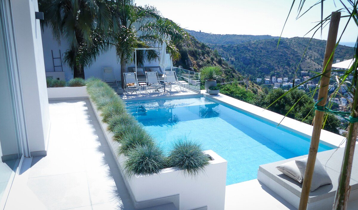 Luxury villa with view. Concierge service included gallery image 4