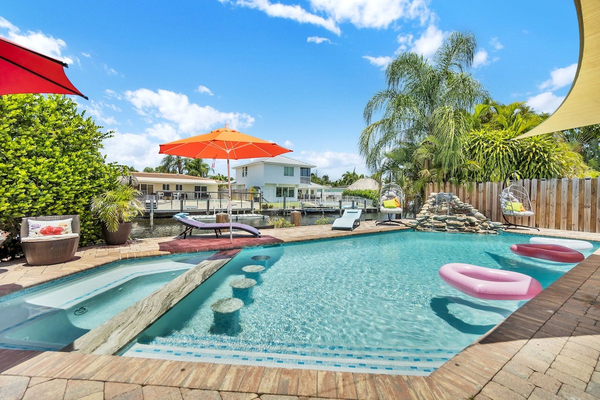 Waterfront: Heated Pool, Spa, wet bar & Boat Rides gallery image 2