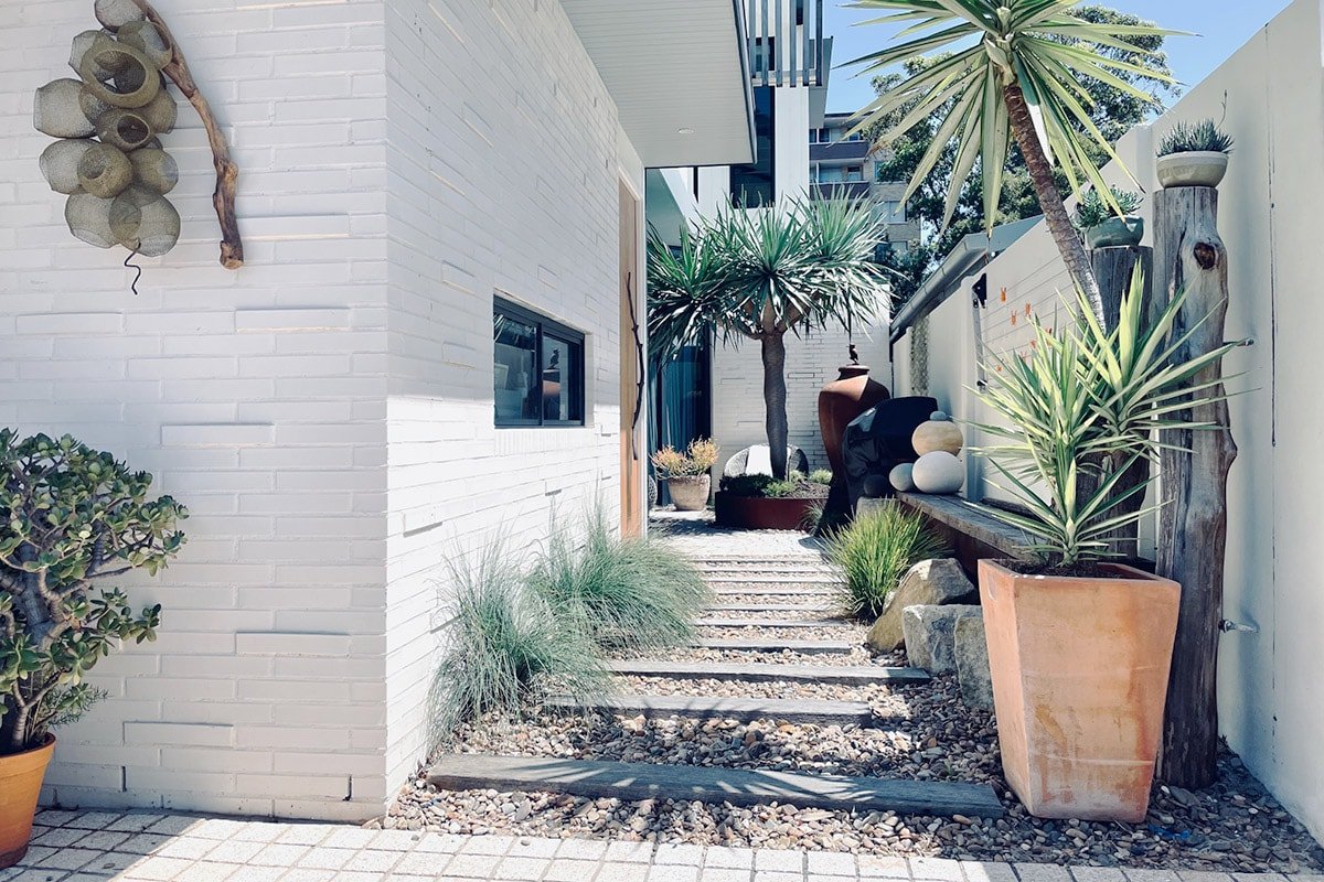 Stylish Bondi Beach house: plunge pool & parking gallery image 4