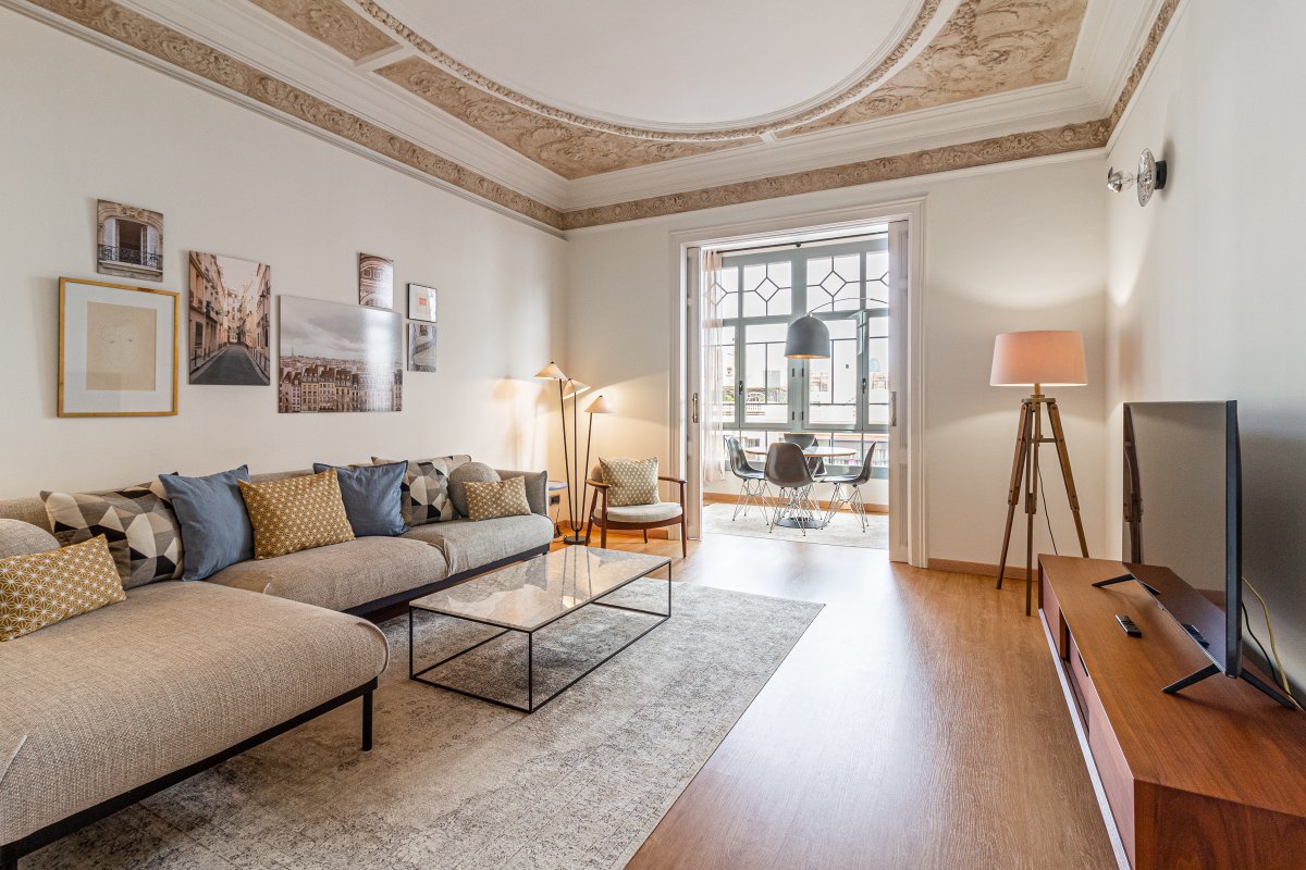 Spacious, Centrally Located 2-bed/2-bath Penthouse