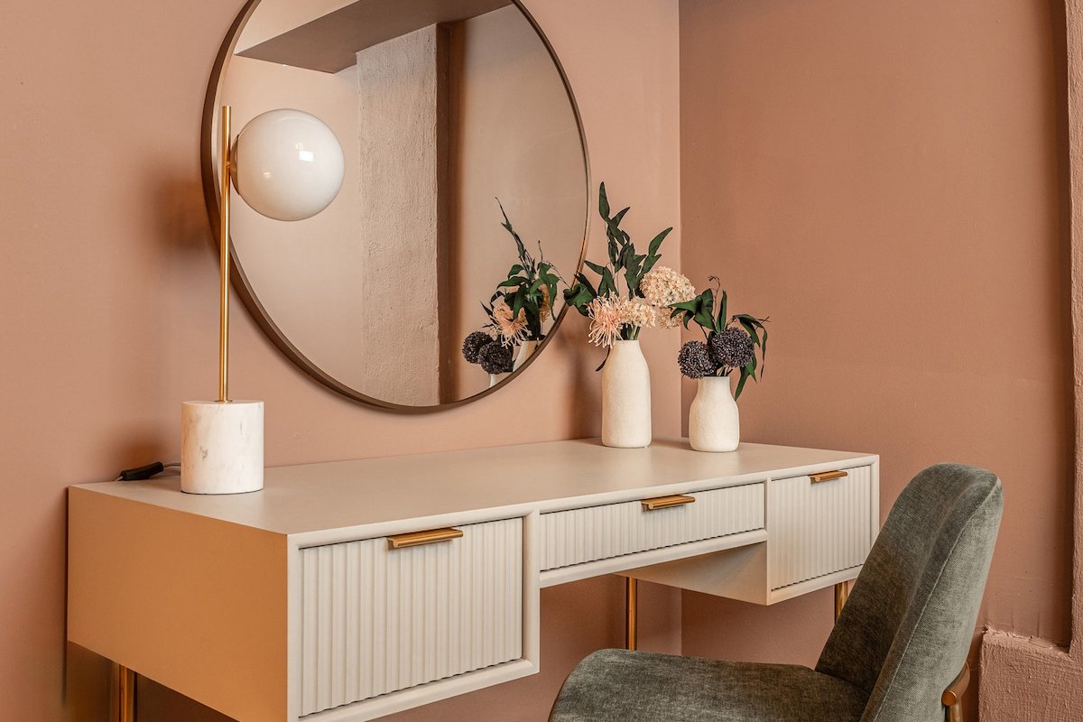 The Artisan’s Duplex – 8Bd/5.5Bth w/2 Car Parking! gallery image 4