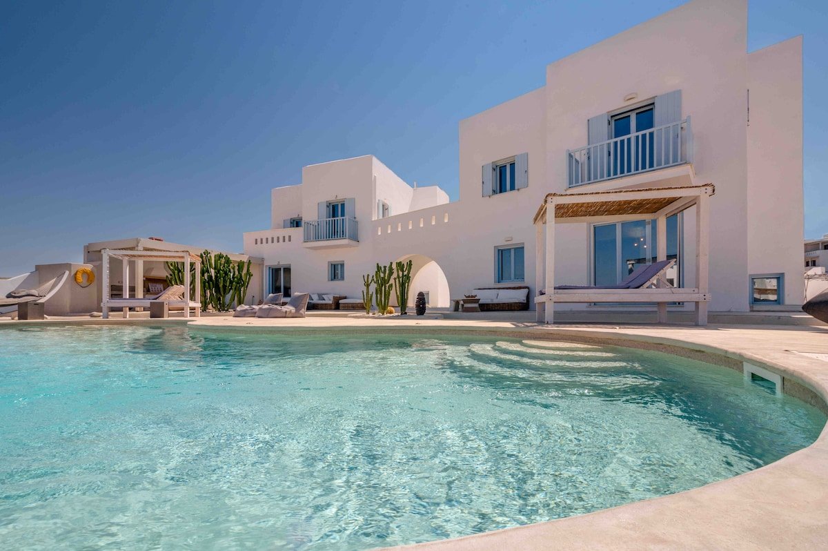 Luxury Villa , with unique architecture gallery image 4