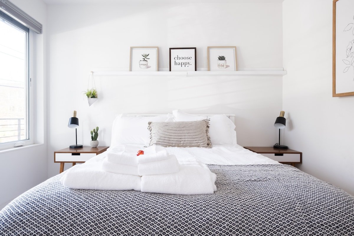 Spacious Seattle 3BR Loft w/ Space Needle Views gallery image 3