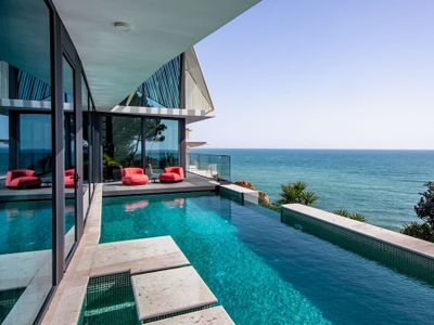 Luxury Albufeira Villa with Pool, Sauna and Views