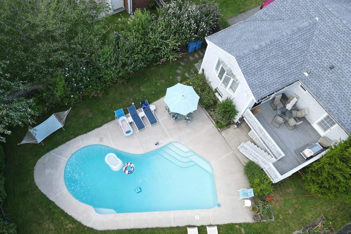 Private POOL, Central AC, Walk to beach, king MBR gallery image 3