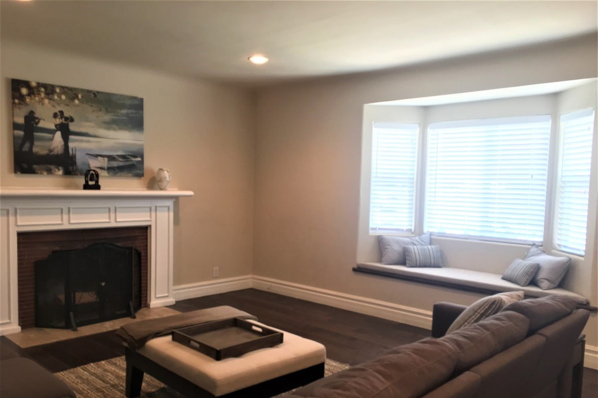 Spacious Luxury Home in Sherman Oaks gallery image 5