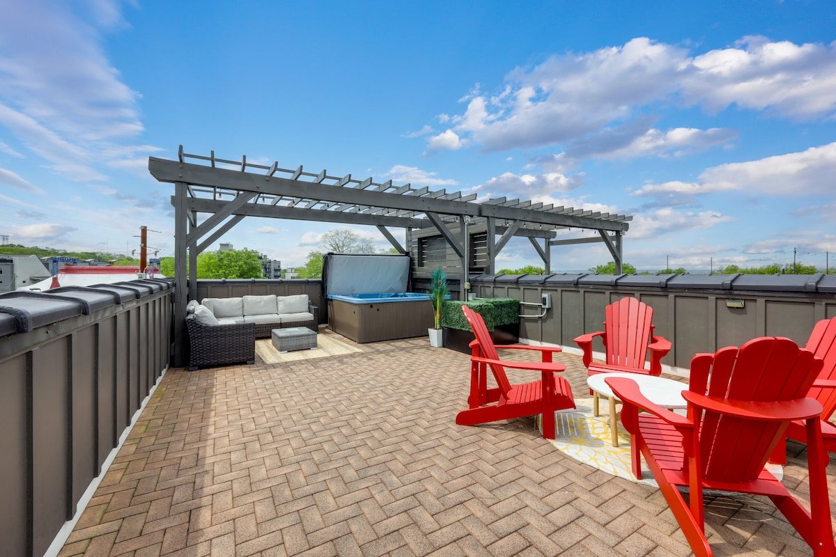 Two Townhomes | Double the Fun for Large Groups! gallery image 2