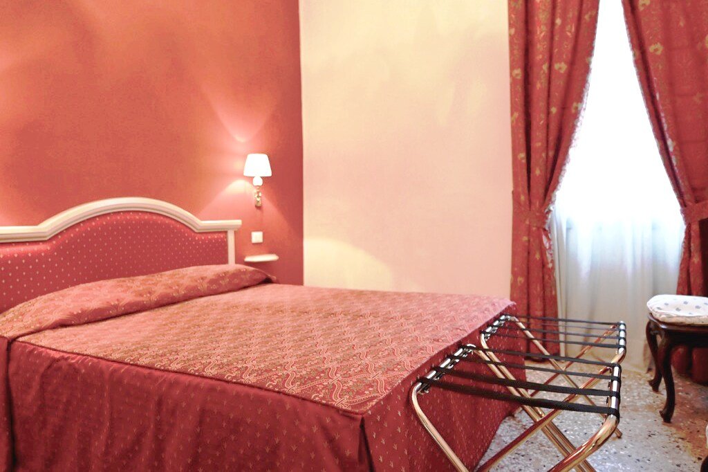 Chandeliers Apartment San Stae gallery image 3