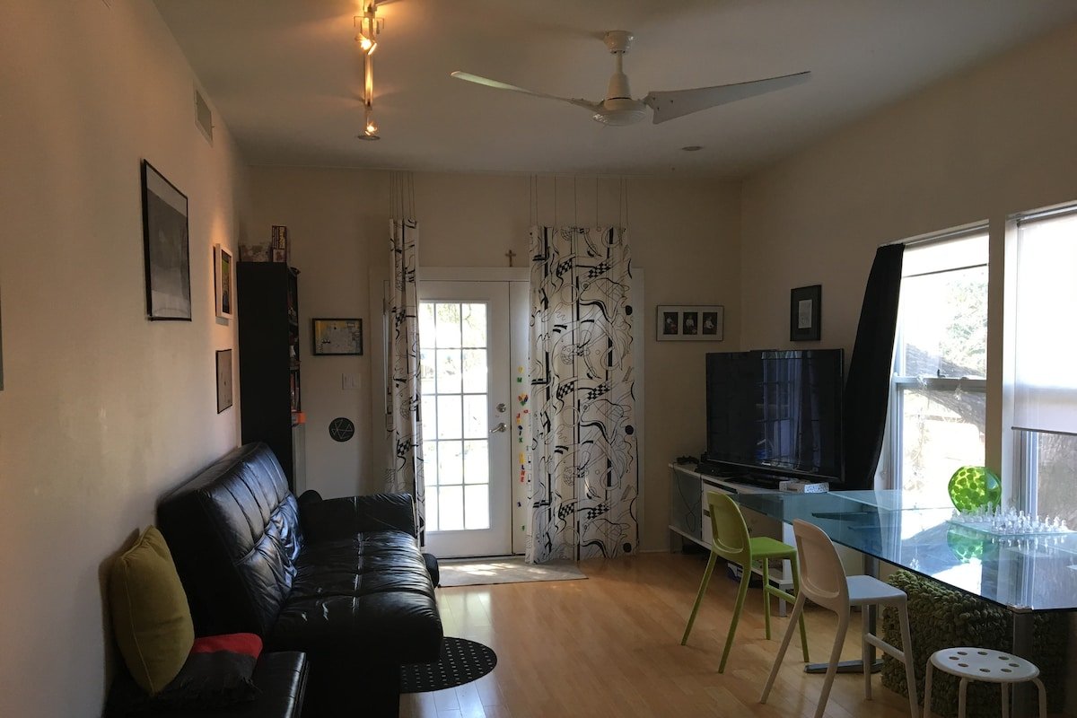 4 bedroom house in trendy SOCO. Great for SXSW! gallery image 2