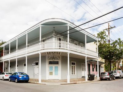 Frenchmen St 3 Br w Huge Balcony
