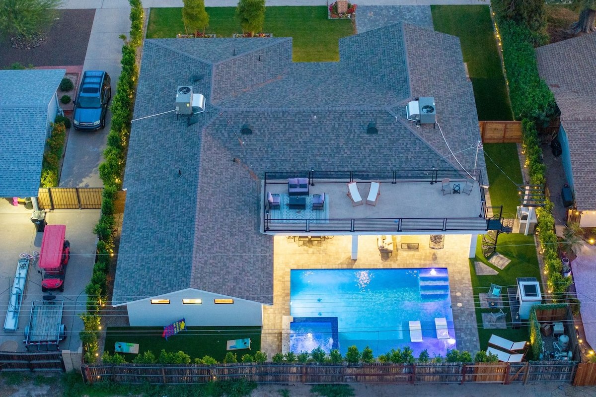 Aquarium Floor, Pool & Jacuzzi – Walk to Old Town gallery image 3