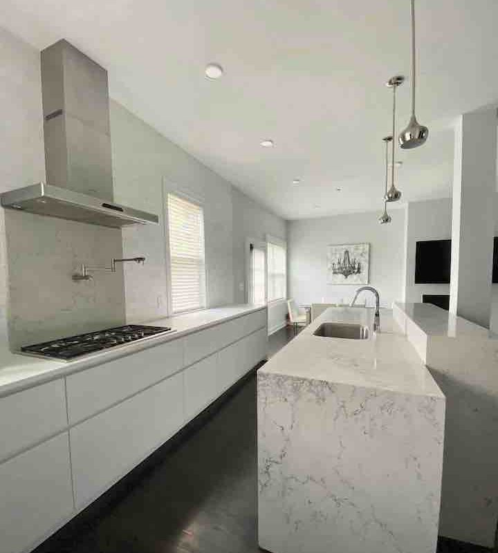 Luxury 4 bed Boston home near beach w/roof deck gallery image 3