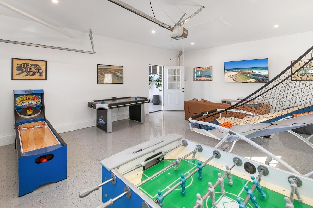 SoCal Lux: Solar Heated Pool | Spa|Game Room|Grill gallery image 3