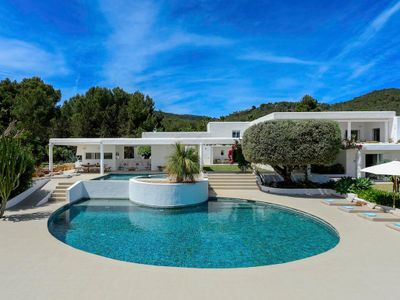 Sea view- mountain- table tennis- petanque- pool