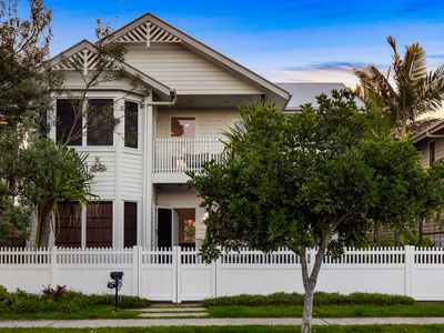 *Special* Luxe Funpacked Hampton House in Marcoola