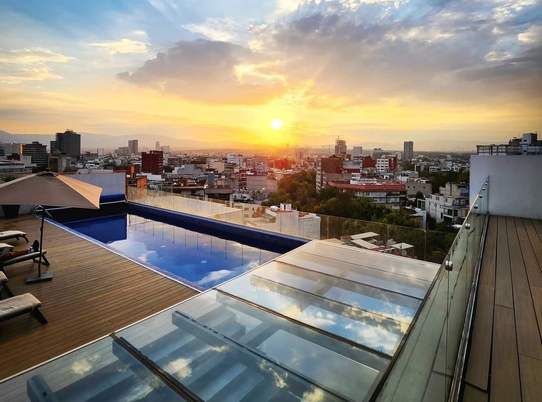 2BR king-size bed: Gem in the Heart of Condesa gallery image 2