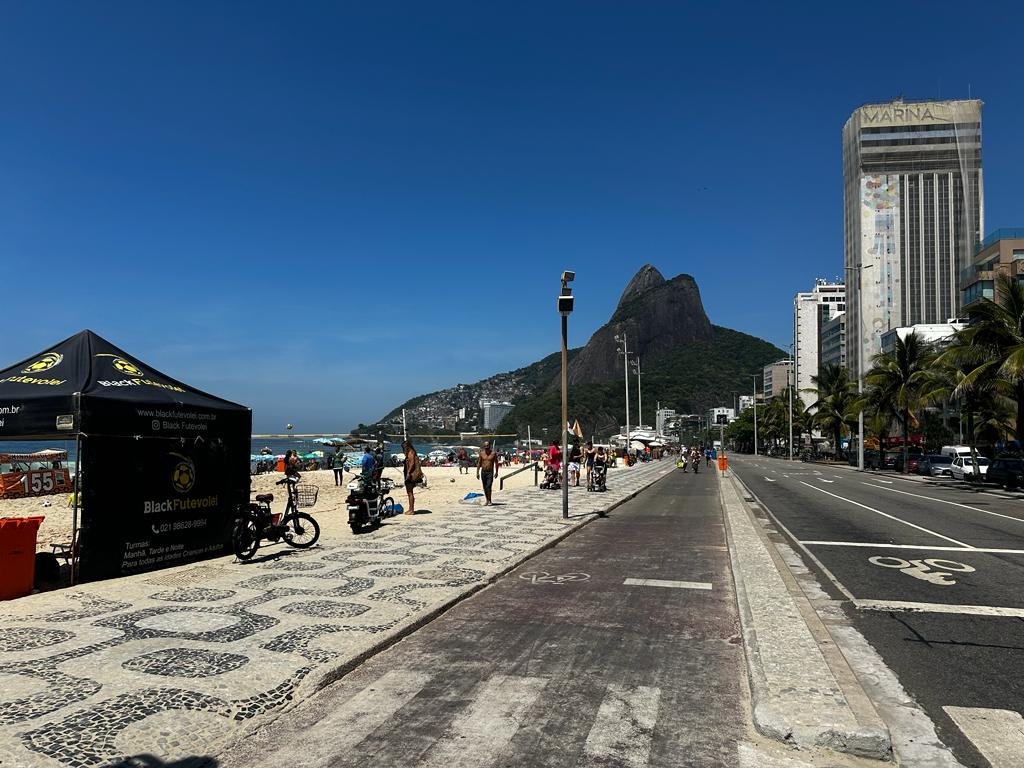 Apartamento em Prédio em Frente a Praia do Leblon gallery image 3