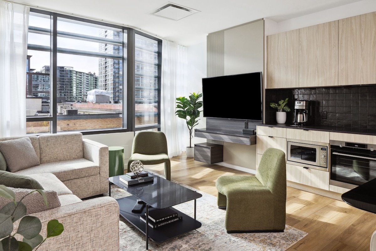 Smithe House -Two-Bedroom, Two-Bath Apartment gallery image 5