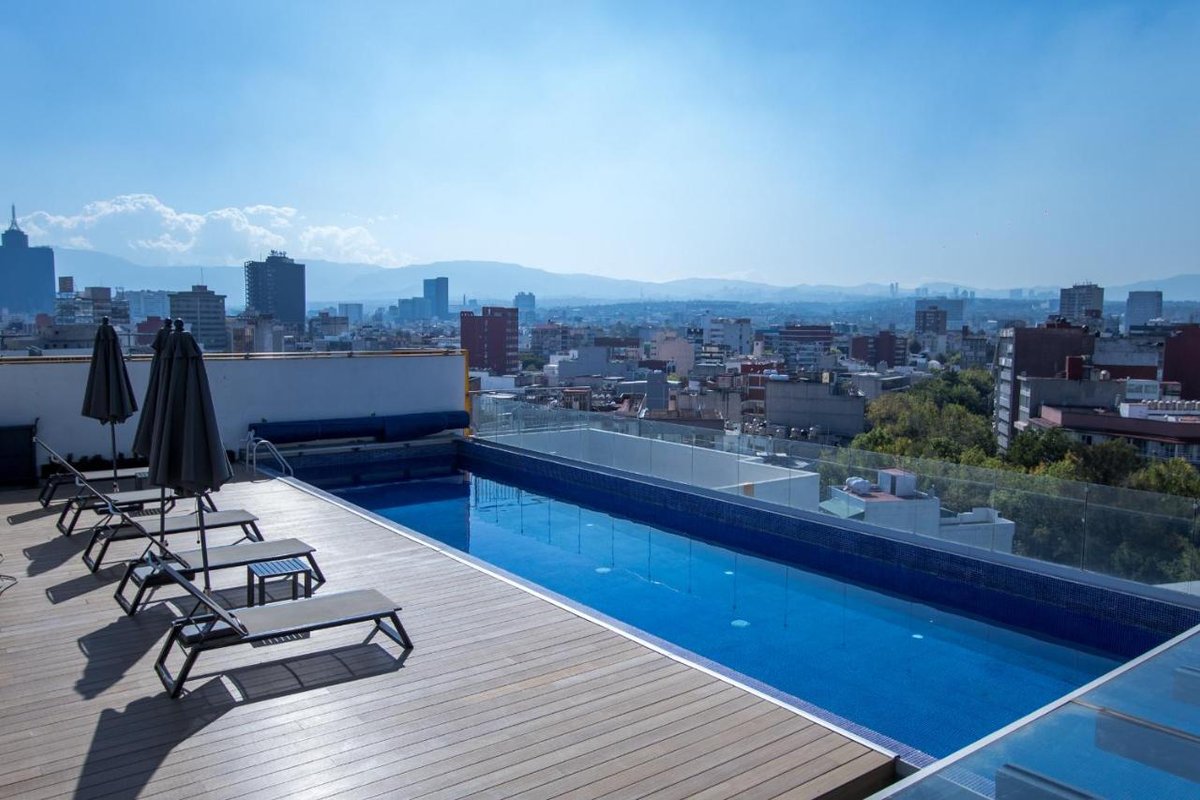 Park views in Condesa with pool and gym