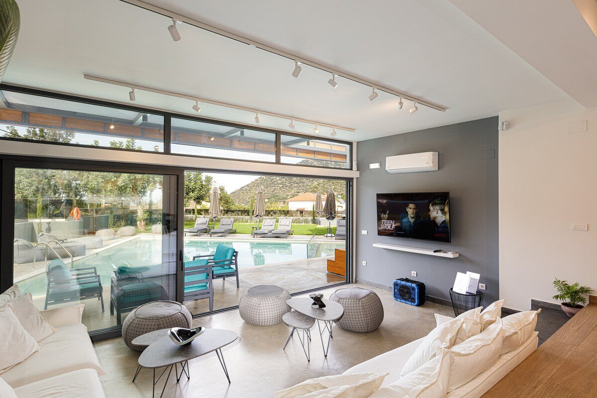 Sauna, heated pool, kids’ pool, close to the beach gallery image 5