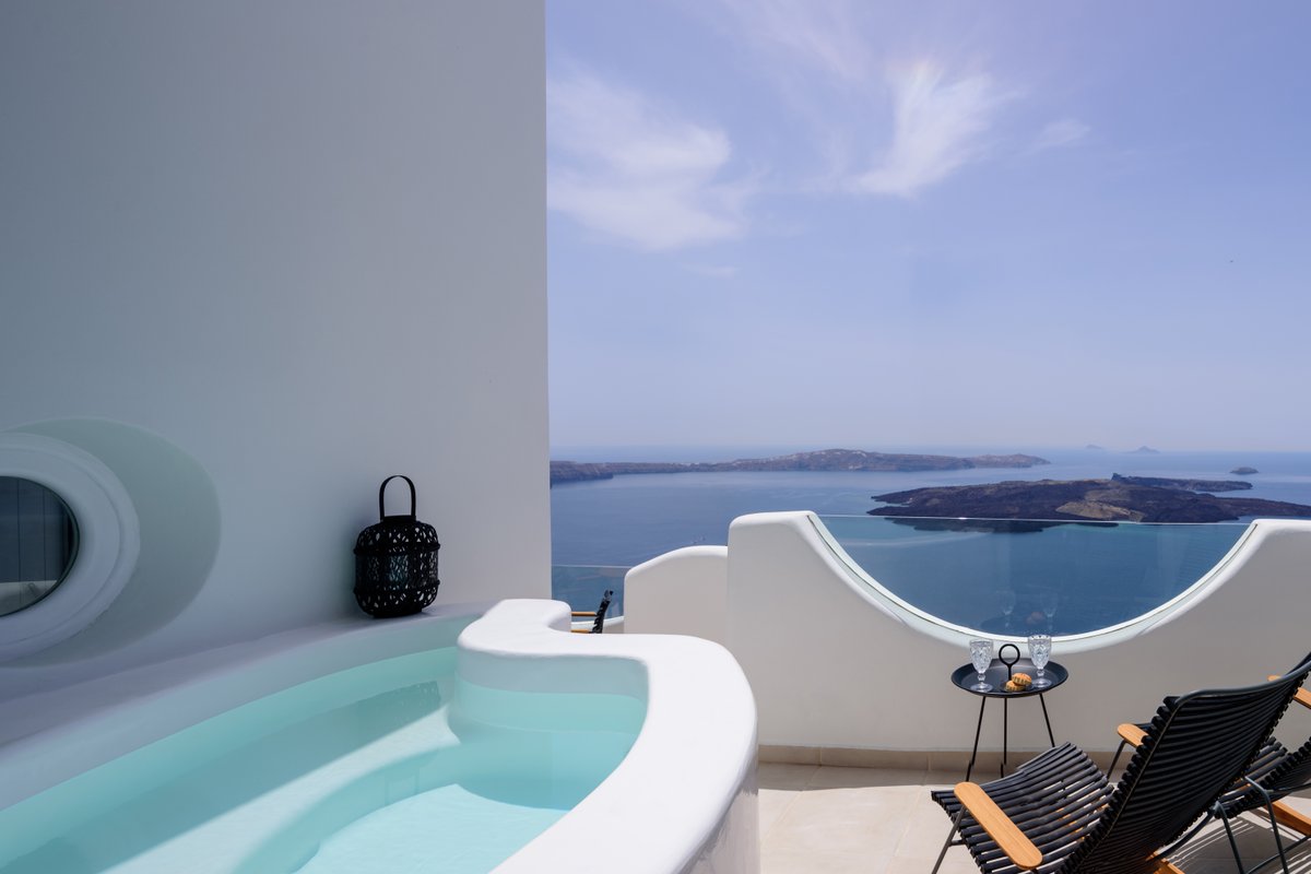 Aethria Suite with Caldera View