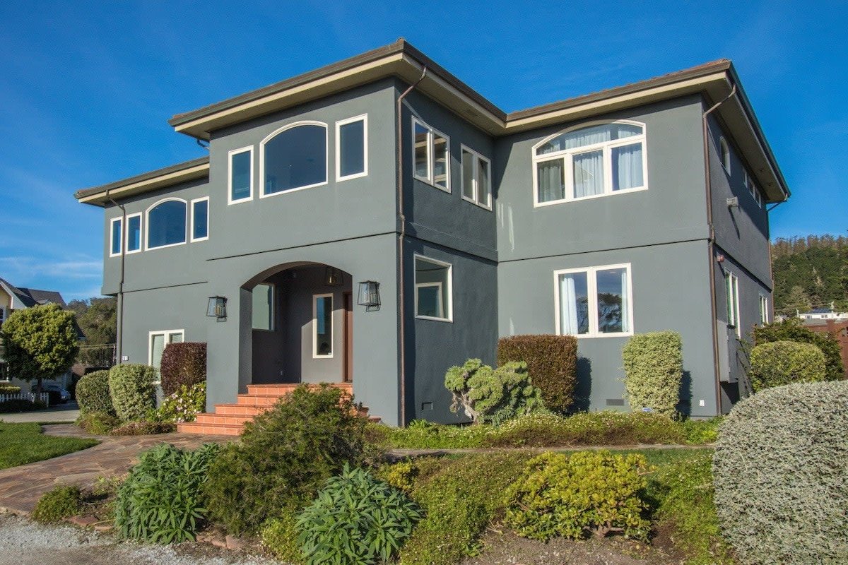 Now Trending – Entire Beach Home Walk to Beaches gallery image 3