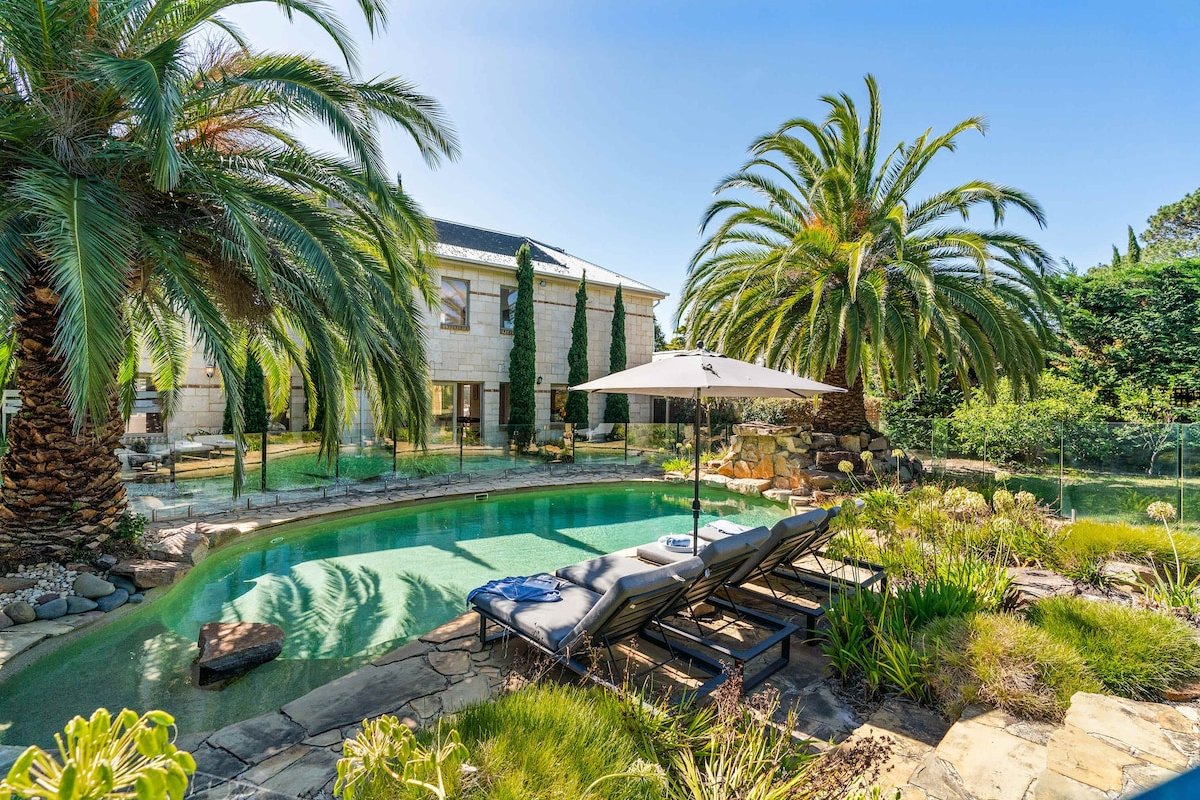 South Beach Resort | Bay Views | Pool | Games gallery image 3