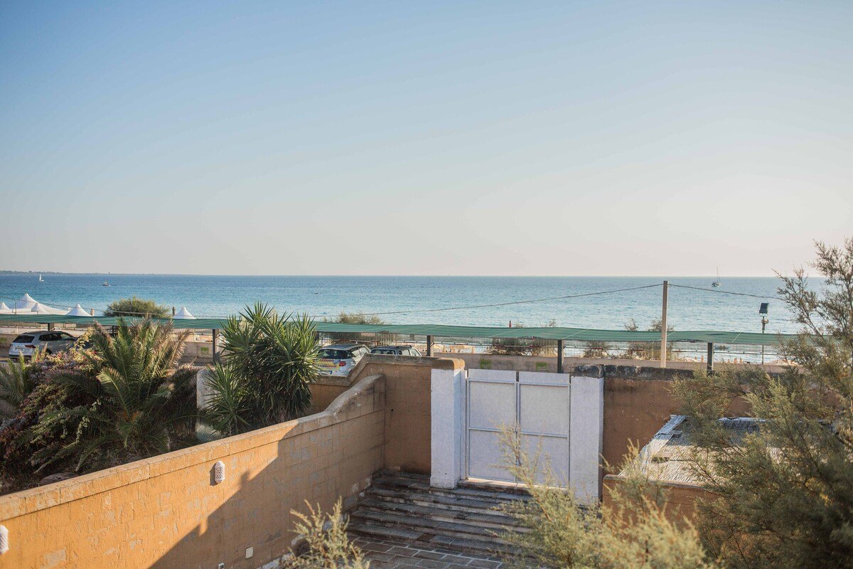 Ville fronte mare, immerse nel verde gallery image 3