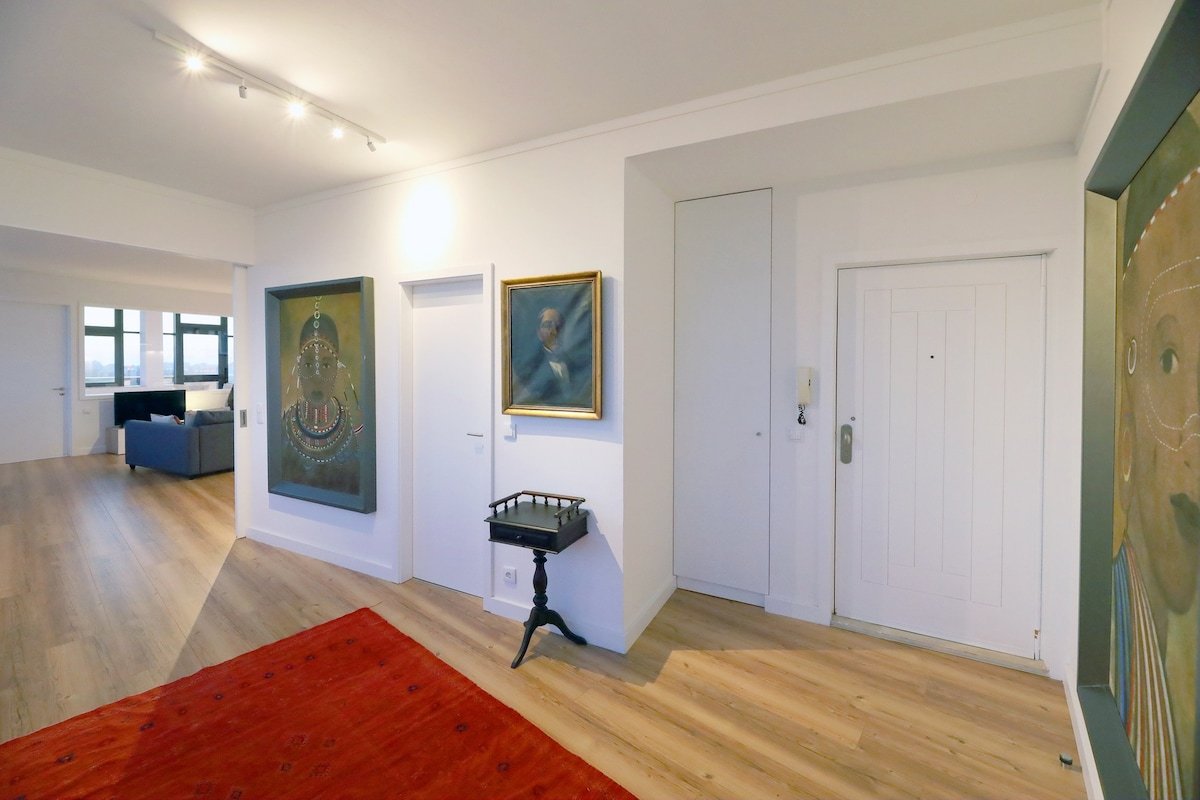 Porto Stunning Central Penthouse – Free parking gallery image 3