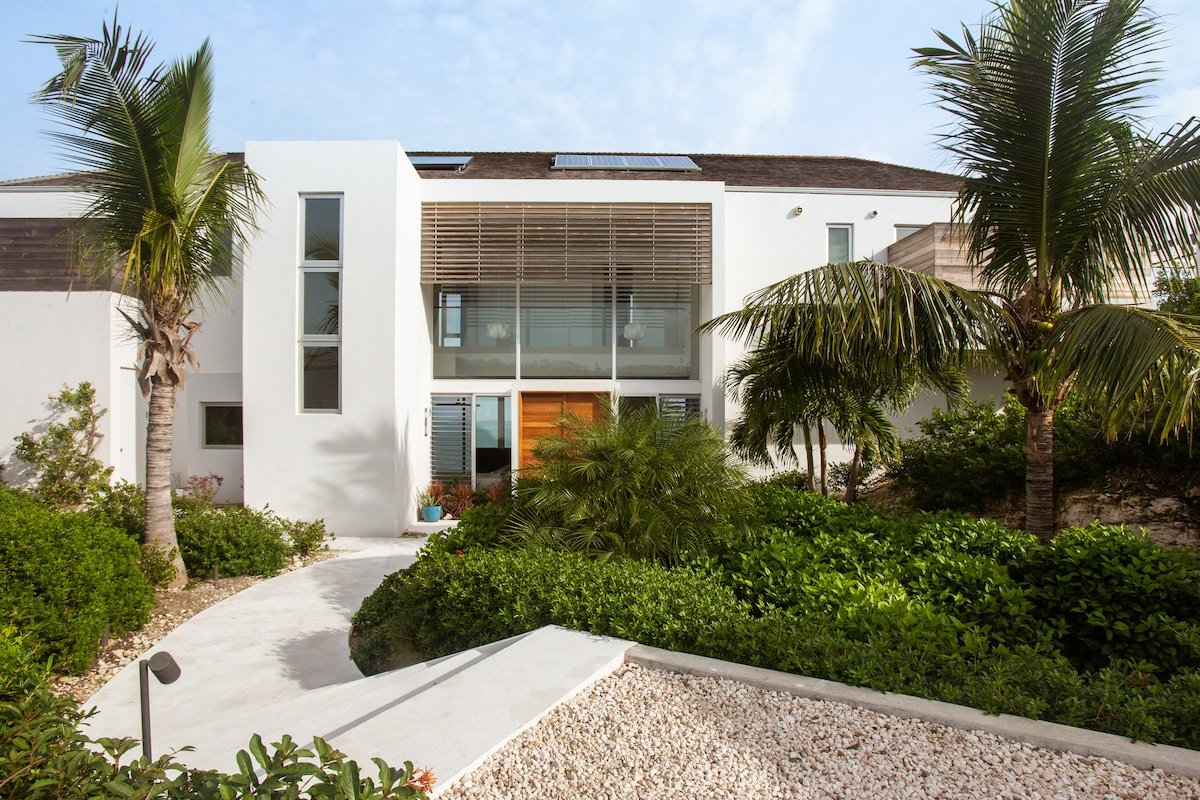 Beach Enclave North Shore V2 – 5B Beachfront Villa gallery image 3