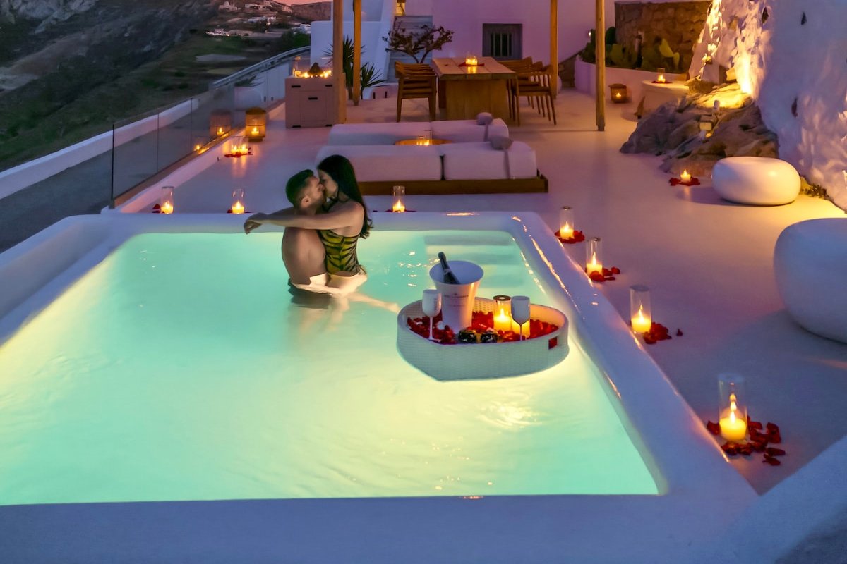 Bluewhite villa with heated private pool gallery image 4