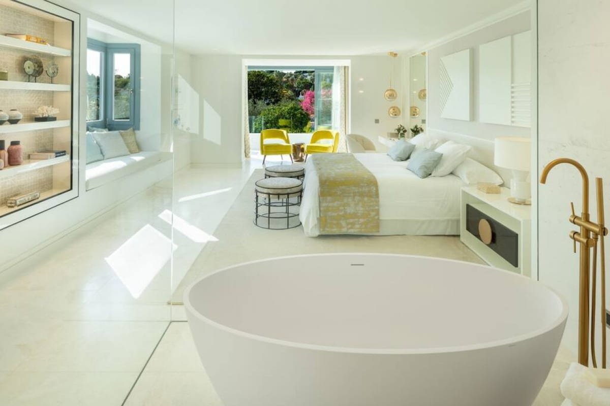 Luxury 7BR Golf-Front Villa, Heated Pool & Gym gallery image 3