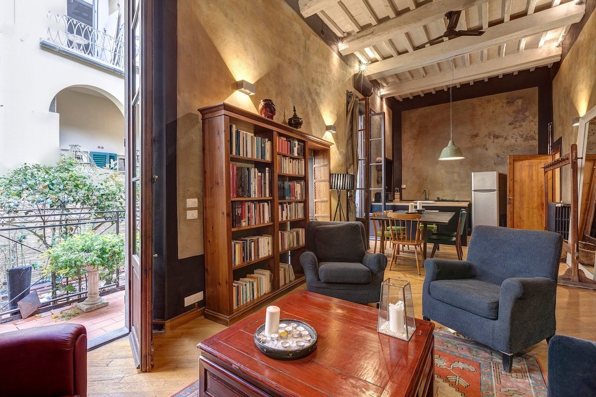 Enjoy Historic Veranda In The Heart Of Florence gallery image 3