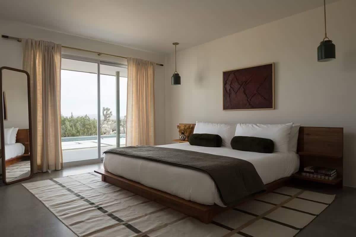 Looking Glass · Luxury Villa with Pool & Spa gallery image 2